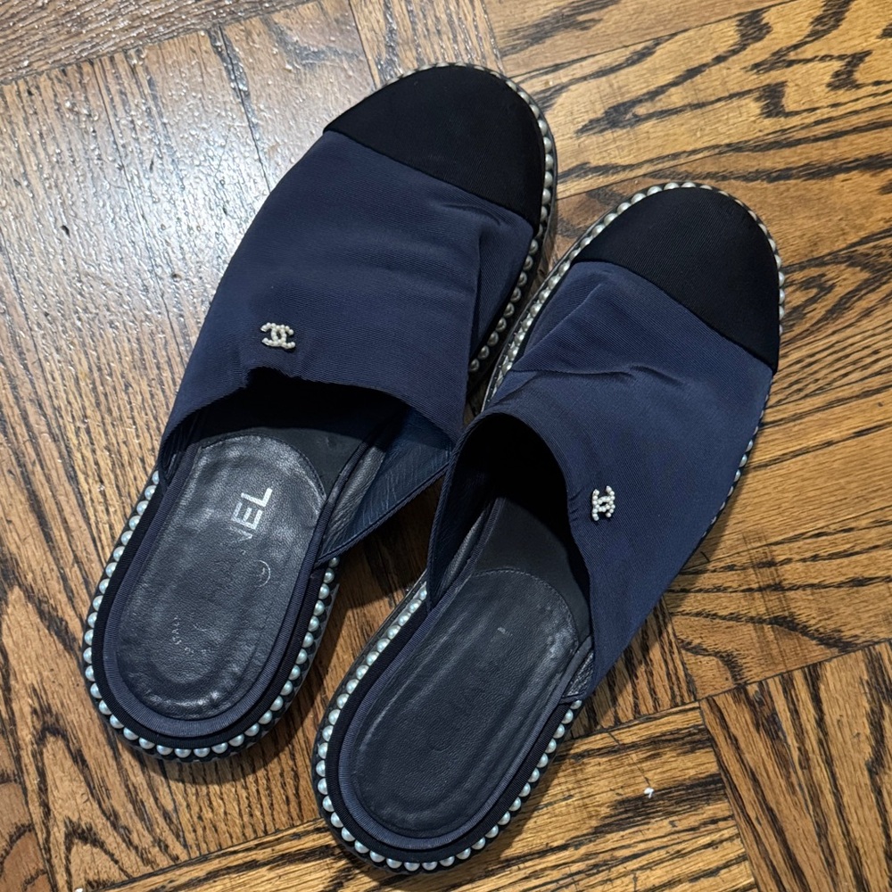 CHANEL Black and Navy Flats
